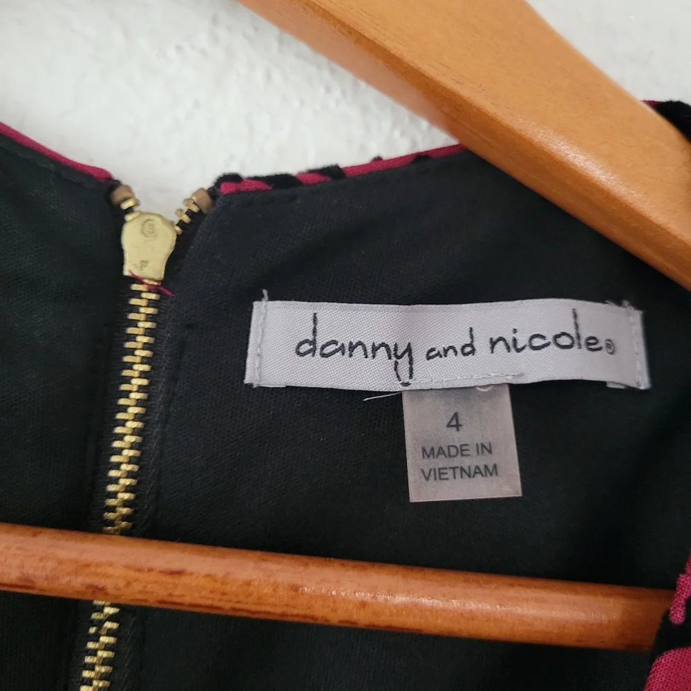 danny and nicole Gorgeous Burgundy and Black Fit and Flare Dress With Pockets 4 - Picture 5 of 8